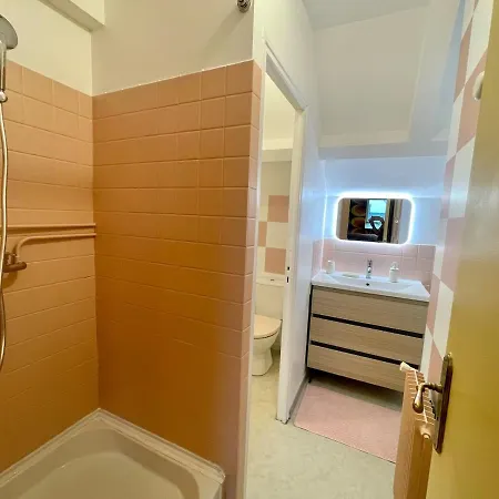 La Twiggy , 70's Vintage, Center Apartment