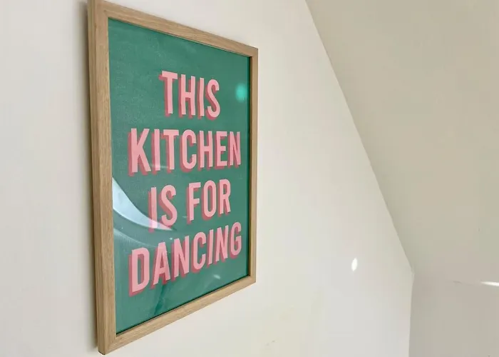 Apartment La Twiggy , 70's Vintage, Center *