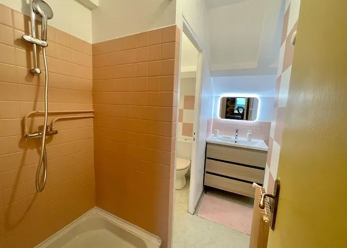 La Twiggy , 70's Vintage, Center Apartment