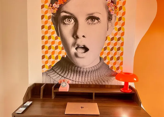 La Twiggy , 70's Vintage, Center *